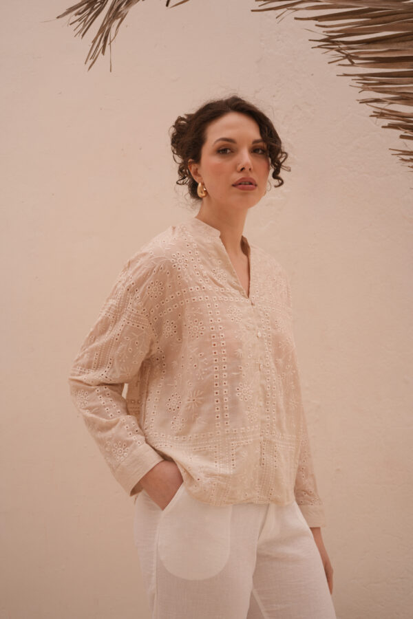 Camisa de broderie escote V - Tres Angeles mayorista