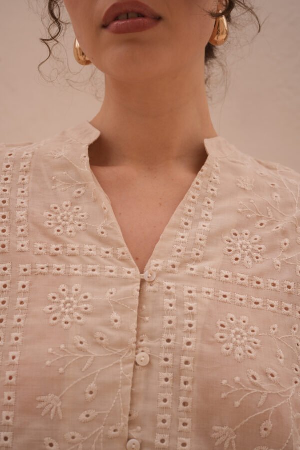 Camisa de broderie escote V - Tres Angeles mayorista
