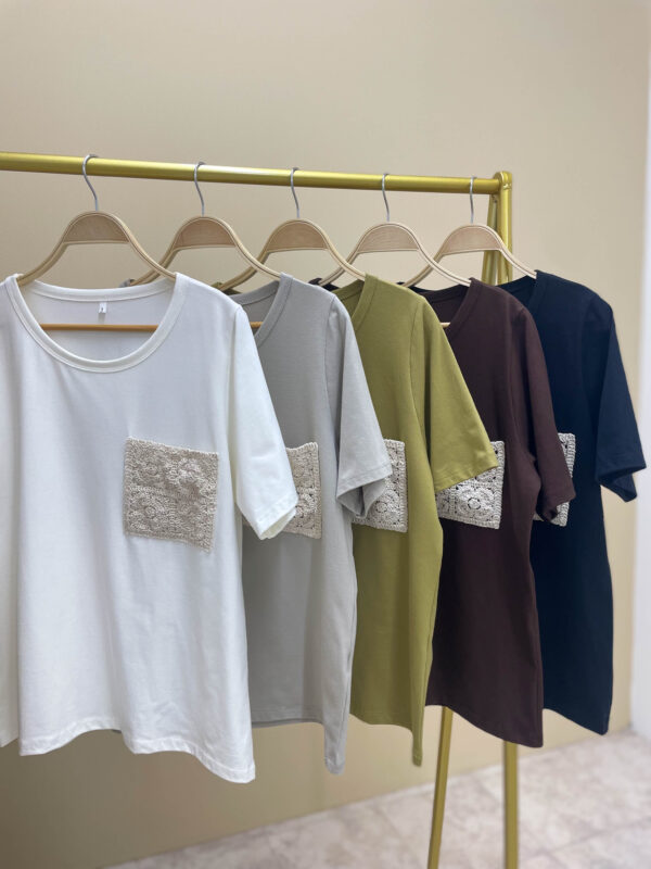 Remera de algodón viscosa con aplique bolsillo - Tres Angeles mayorista