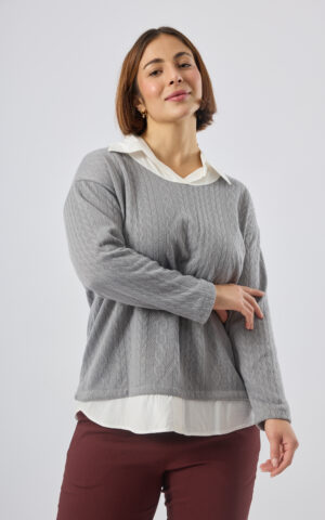 Sweater trenzada combi camisa cuello y ruedo
