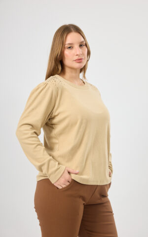 Sweater con frunces y detalle en hombro