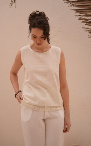 Musculosa de lino con ruedo puntillas