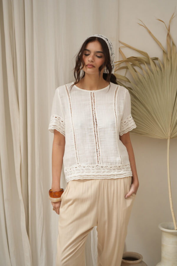 Blusa manga corta con puntilla delantero y mangas - Tres Angeles mayorista