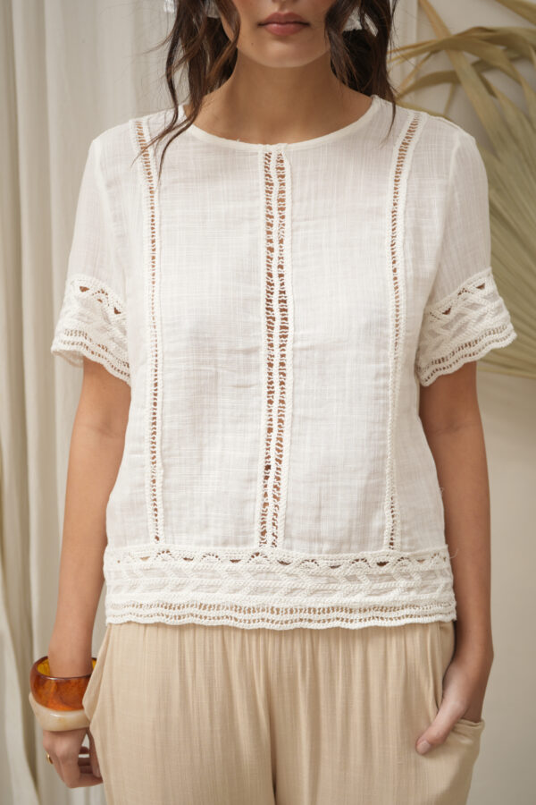 Blusa manga corta con puntilla delantero y mangas - Tres Angeles mayorista