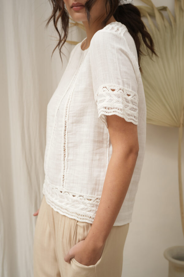 Blusa manga corta con puntilla delantero y mangas - Tres Angeles mayorista