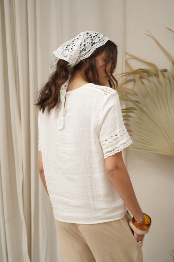 Blusa manga corta con puntilla delantero y mangas - Tres Angeles mayorista