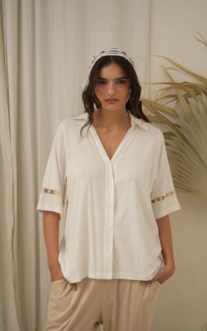 Camisa de lino liso con puntillas mangas