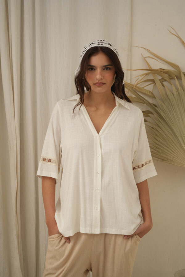 Camisa de lino liso con puntillas mangas - Tres Angeles mayorista