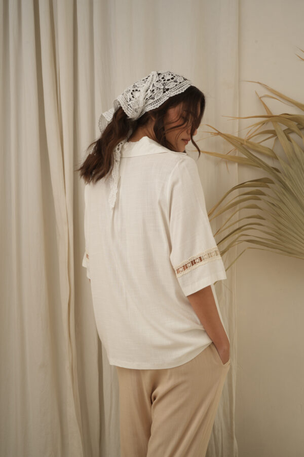 Camisa de lino liso con puntillas mangas - Tres Angeles mayorista