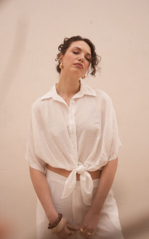 Camisa emilia lisa plisada con nudo