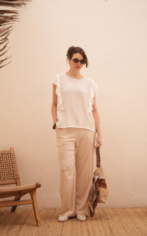 Blusa con recortes y volados