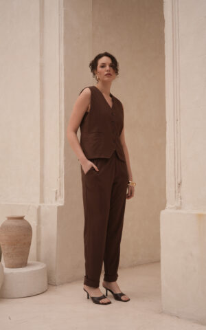 Pantalón recto de lino con botamanga