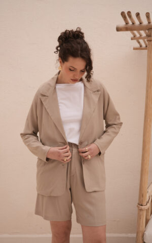 Blazer forrado de lino liso con tajo espalda