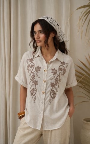 Camisa manga murcielago con botones dorados