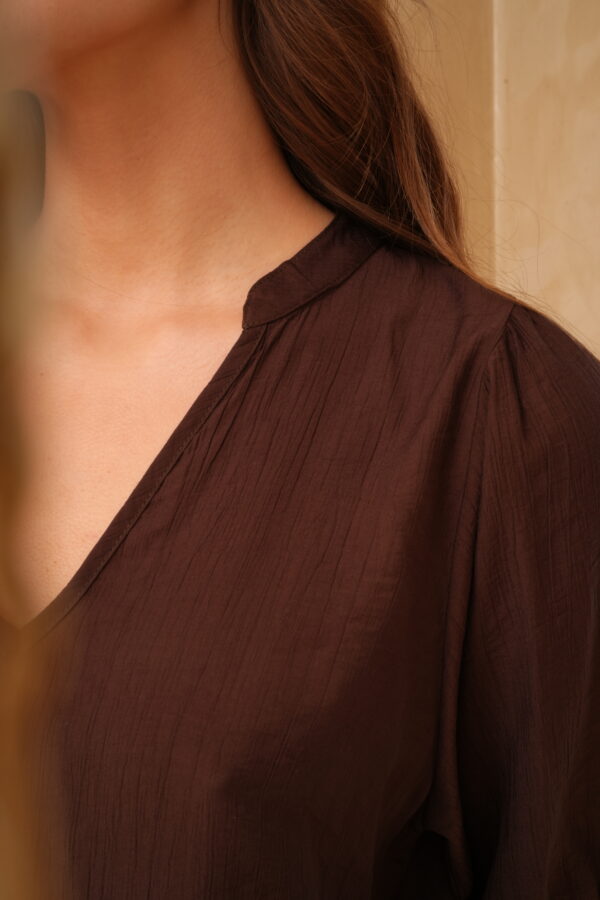 Blusa cuello mao en V manga frunces y puño - Tres Angeles mayorista