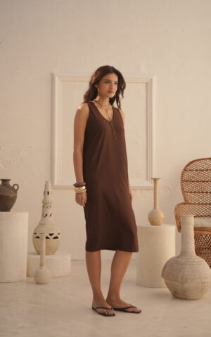 Vestido escote V de broderie de punto