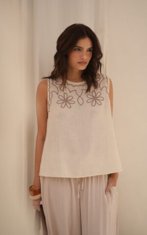 Musculosa evase con bordado flores