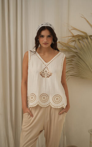 Musculosa evase con diseño bordado