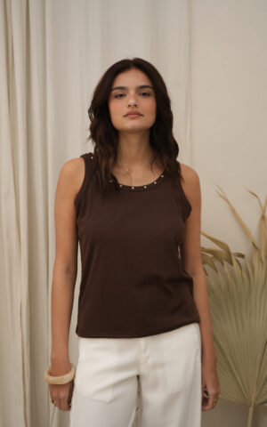 Musculosa con tachas