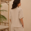 Blusa cuello mao en V manga frunces y puño - Tres Angeles mayorista
