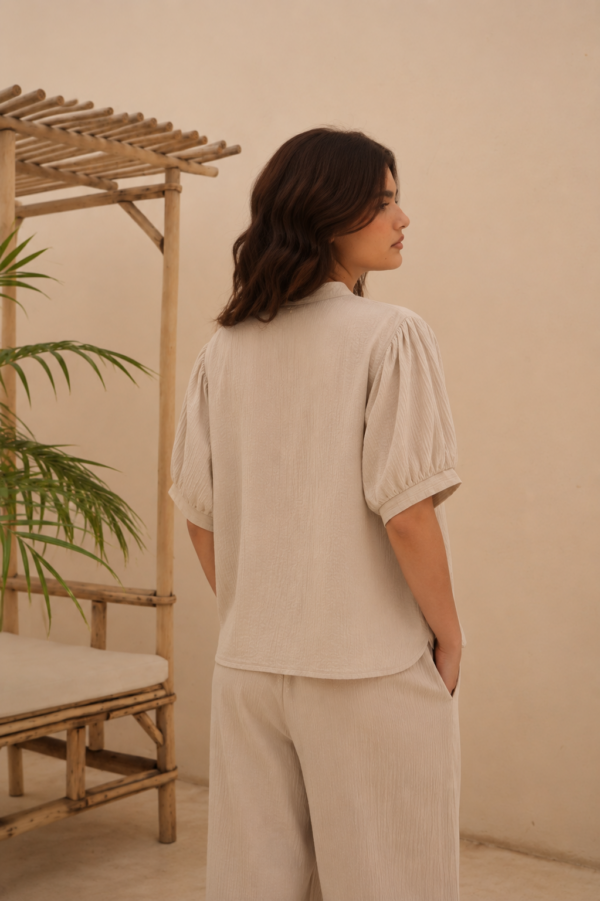 Blusa cuello mao en V manga frunces y puño - Tres Angeles mayorista