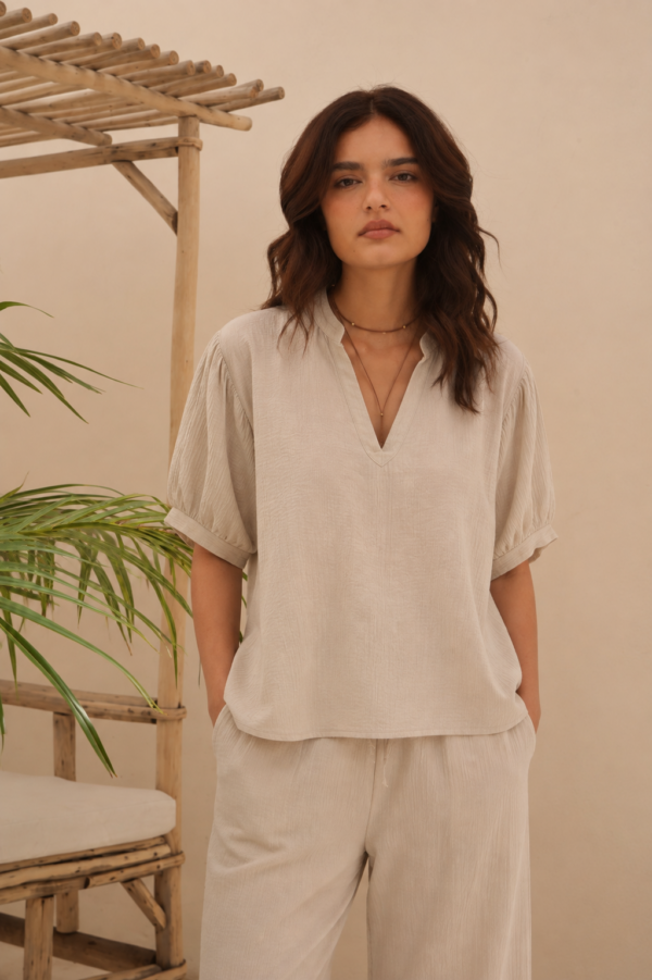 Blusa cuello mao en V manga frunces y puño - Tres Angeles mayorista