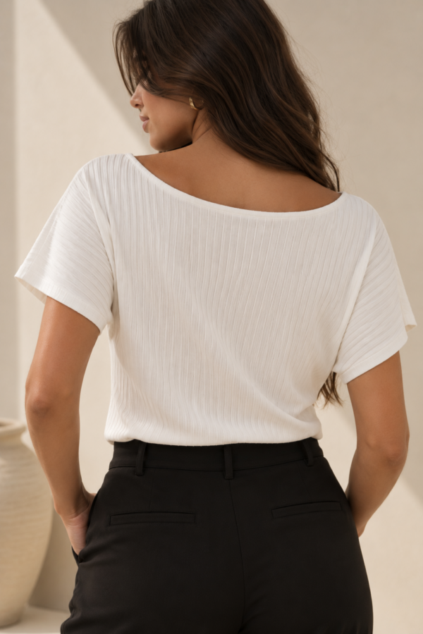 Remera de morley cuello bote con tachas - Tres Angeles mayorista