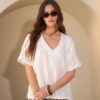 Blusa de lino escote V aplique mangas - Tres Angeles mayorista