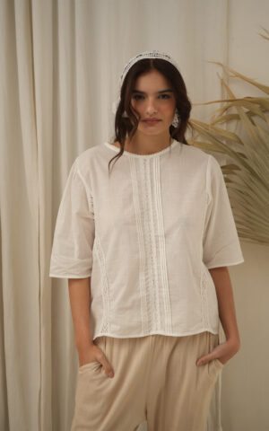 Blusa manga 3/4 con puntilla delantero